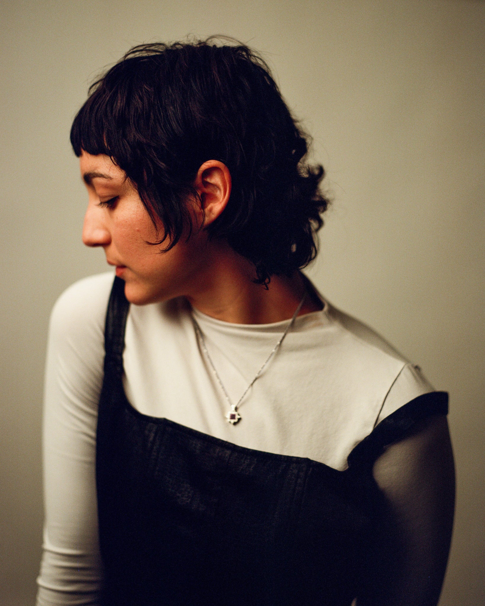 Graveshire Pendant / white gold + ruby