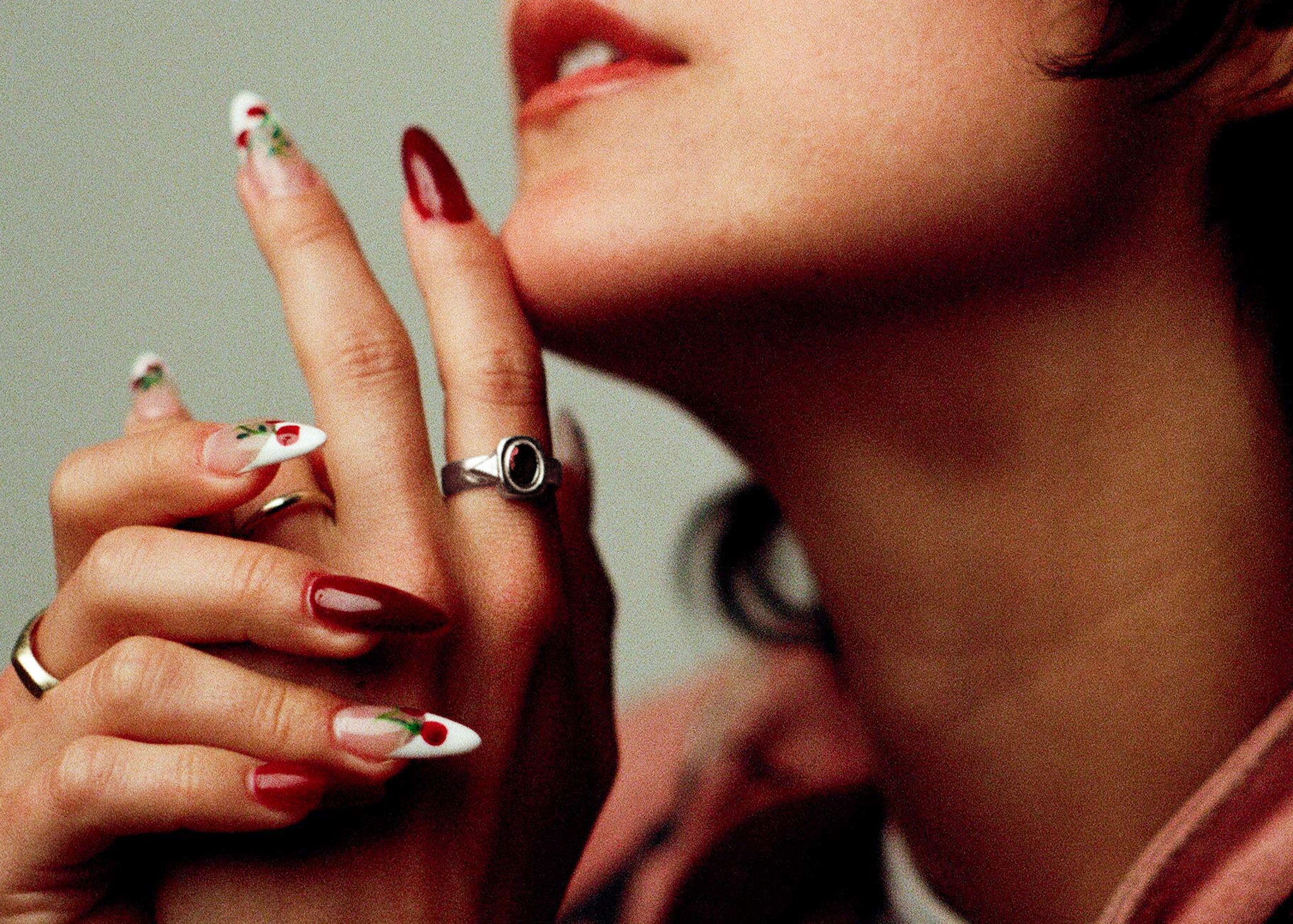 Graveshire Ring / white gold + ruby