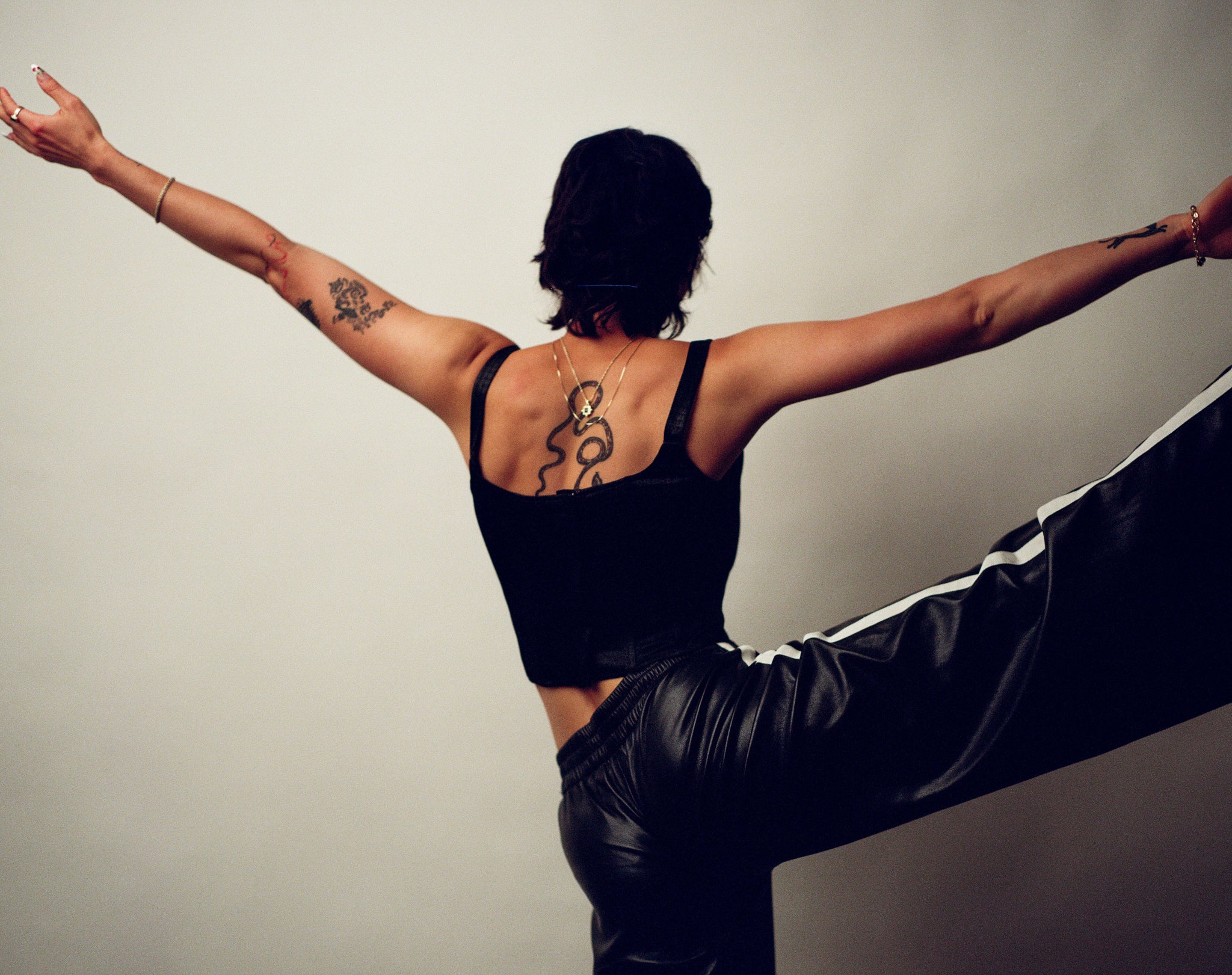 Graveshire Pendant / yellow gold + blue sapphire