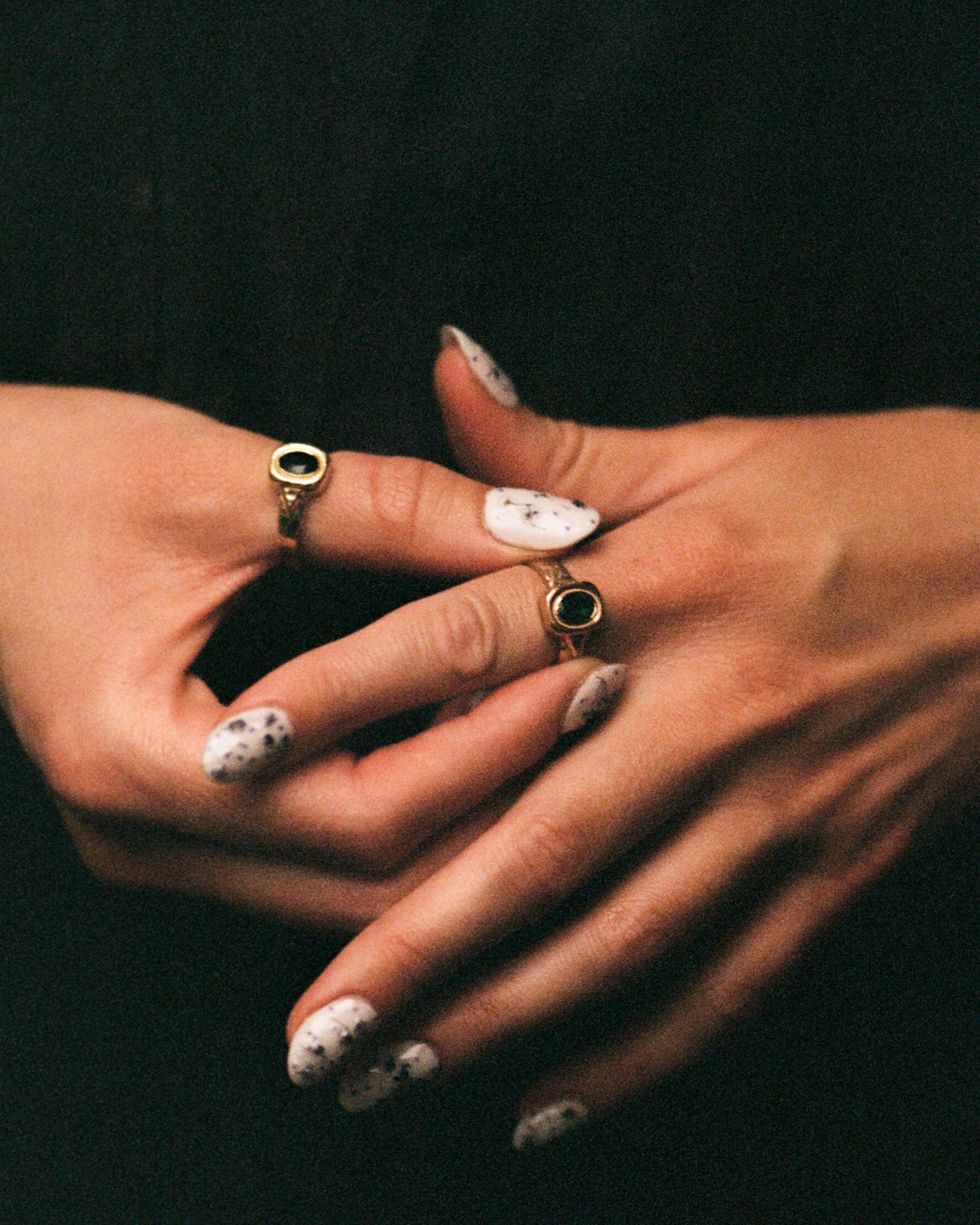 Graveshire Ring / yellow gold + blue sapphire