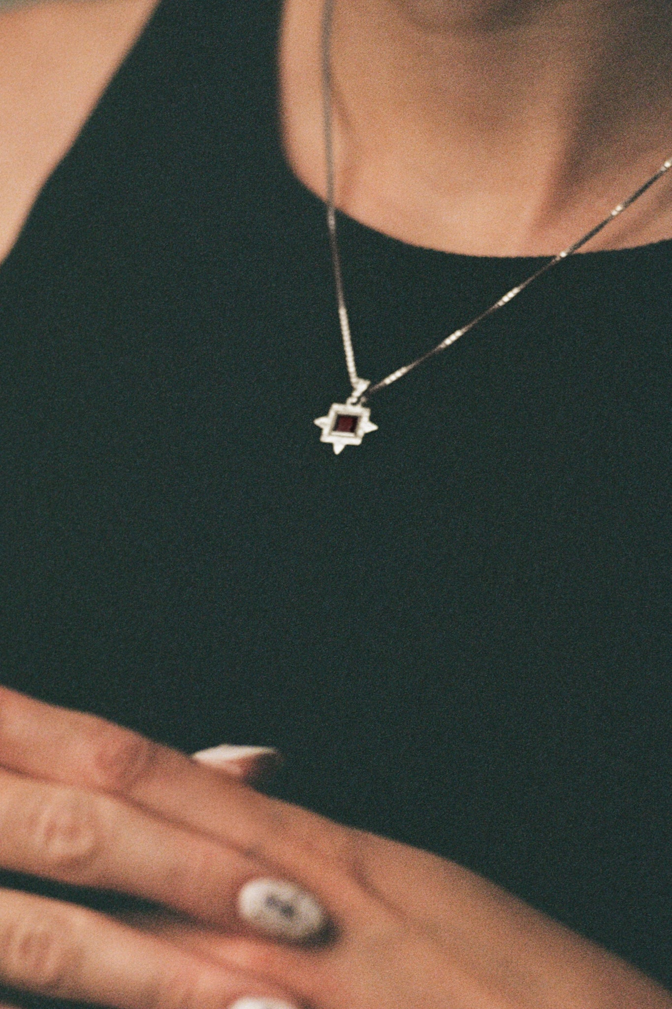 Graveshire Pendant / white gold + ruby