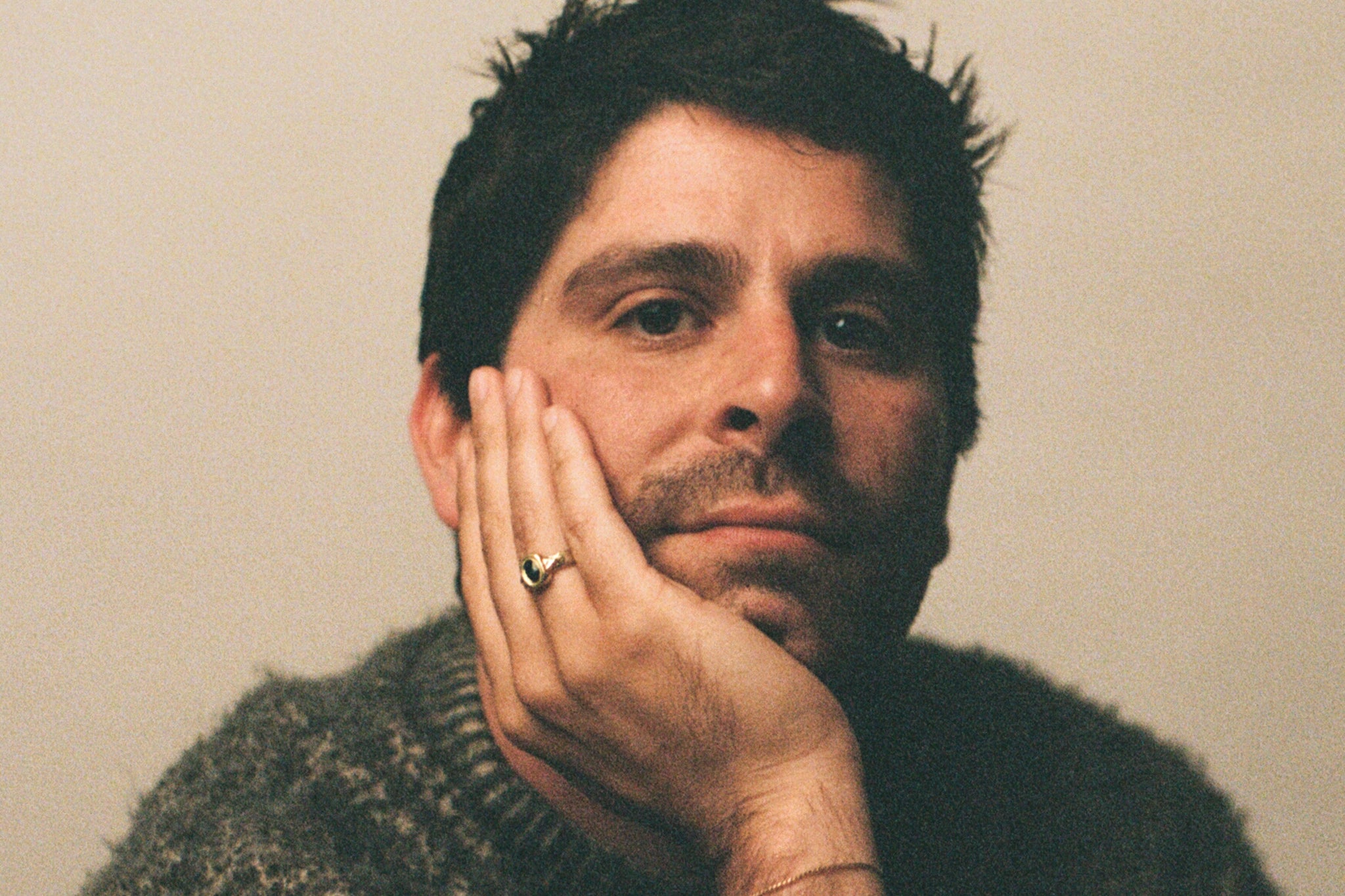 Graveshire Ring / yellow gold + blue sapphire