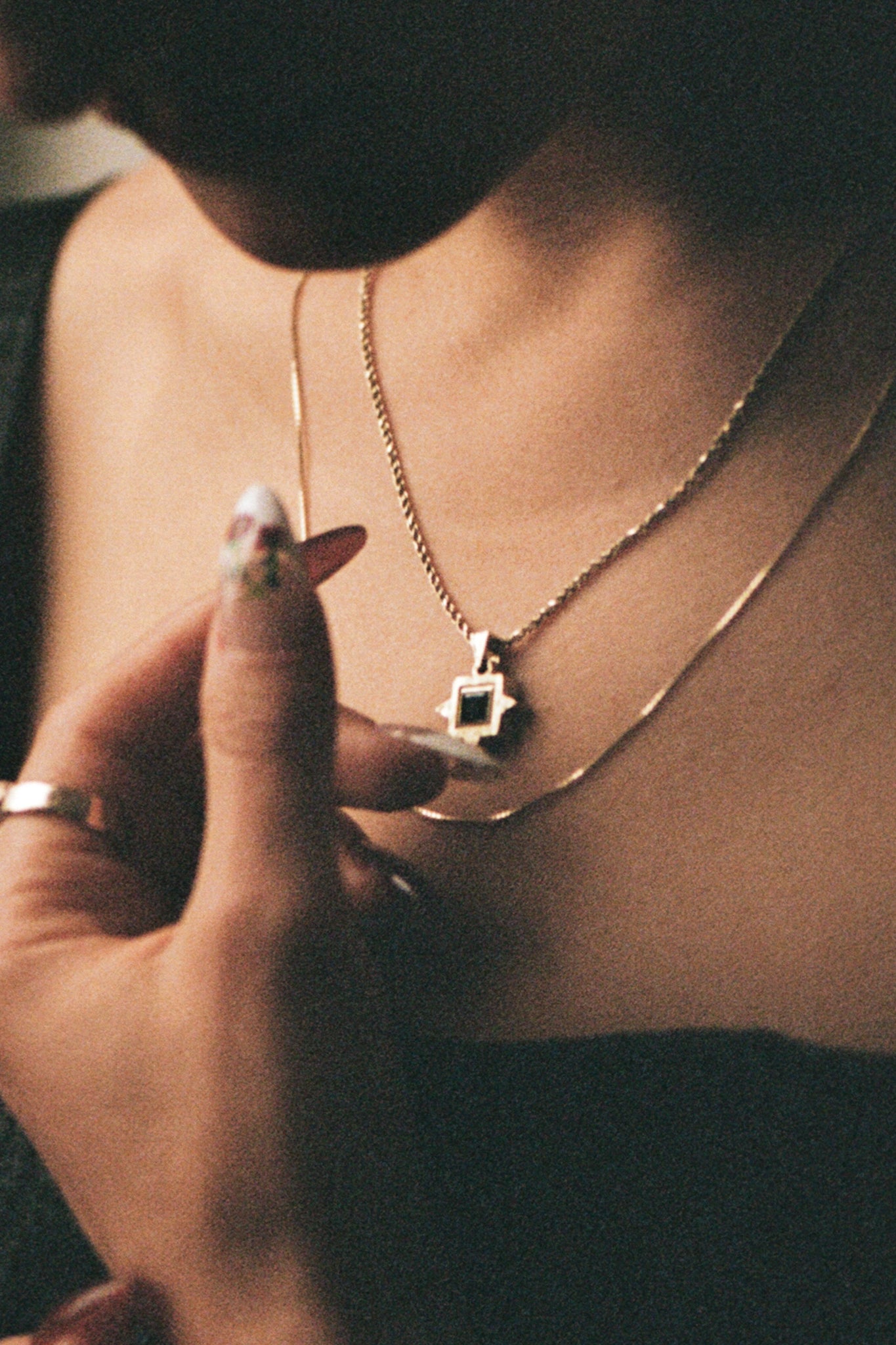 Graveshire Pendant / yellow gold + blue sapphire