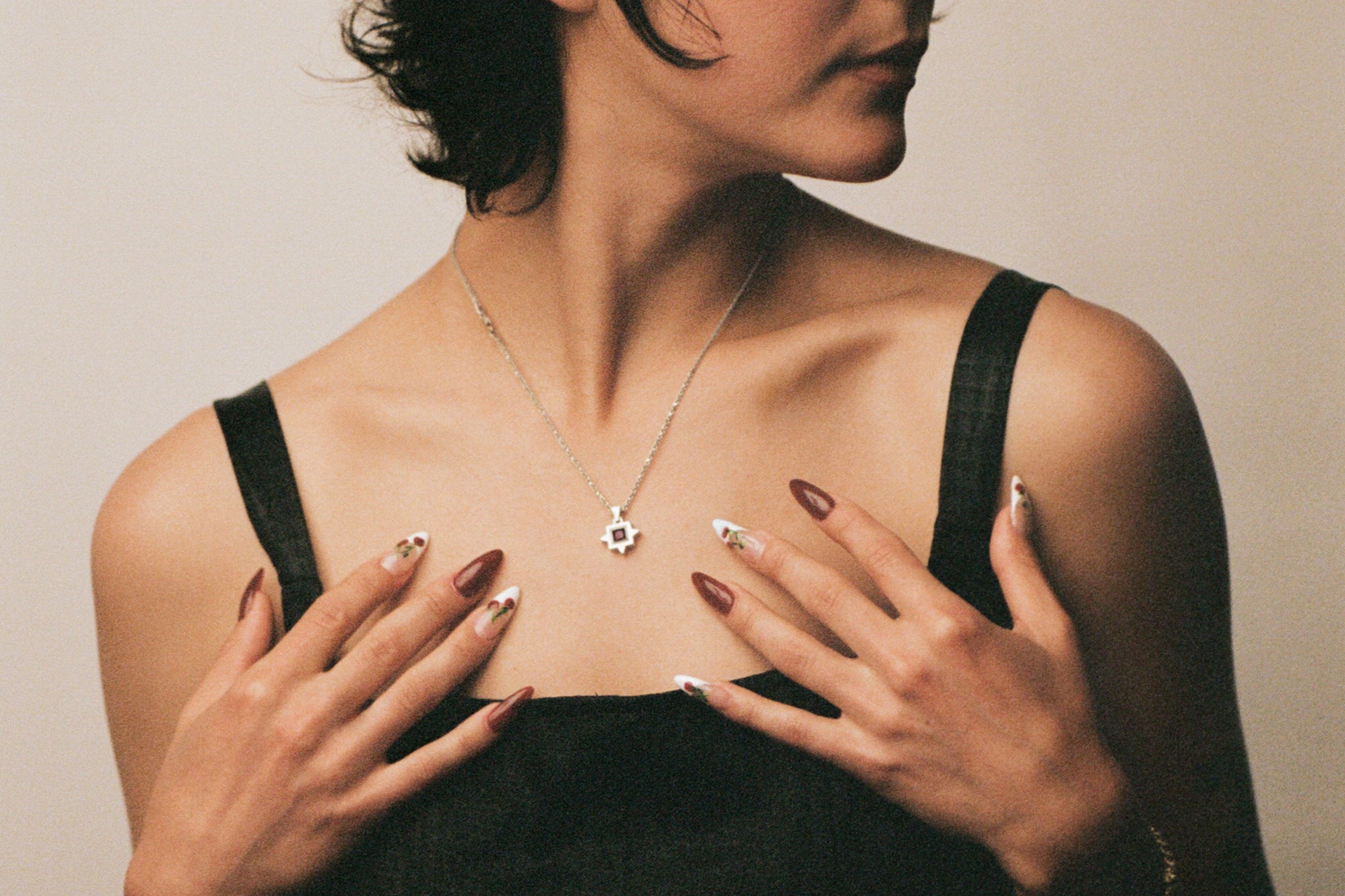 Graveshire Pendant / white gold + ruby