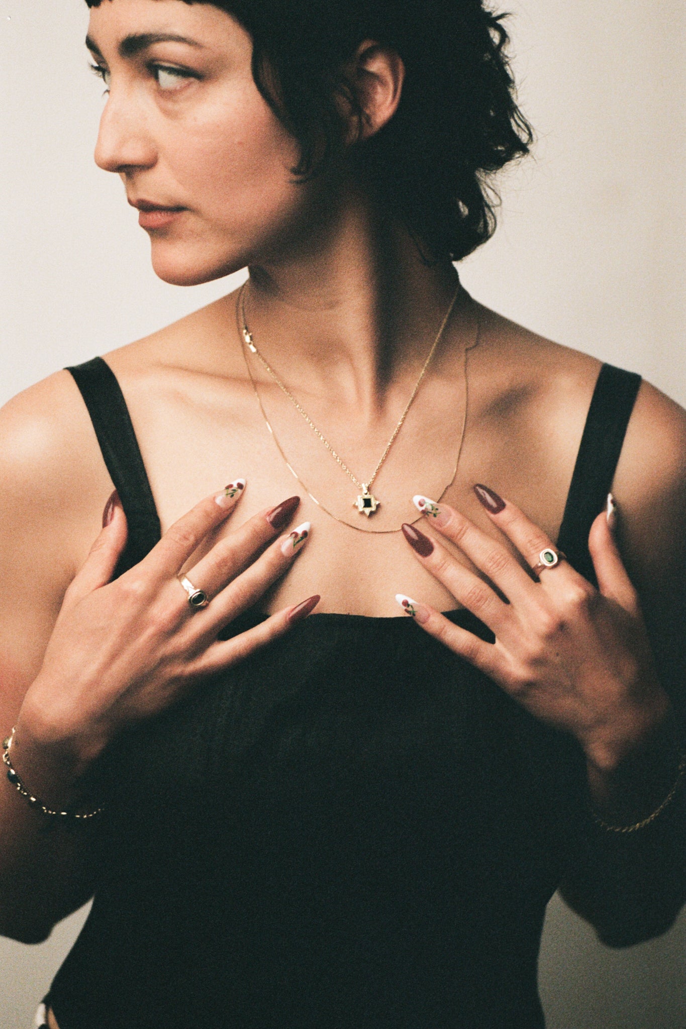 Graveshire Pendant / yellow gold + blue sapphire