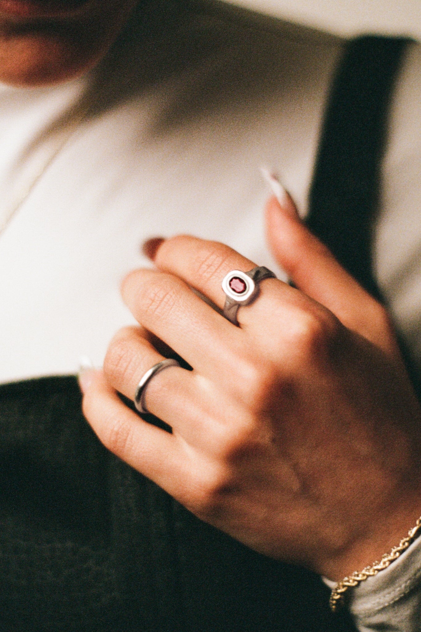 Graveshire Ring / white gold + ruby