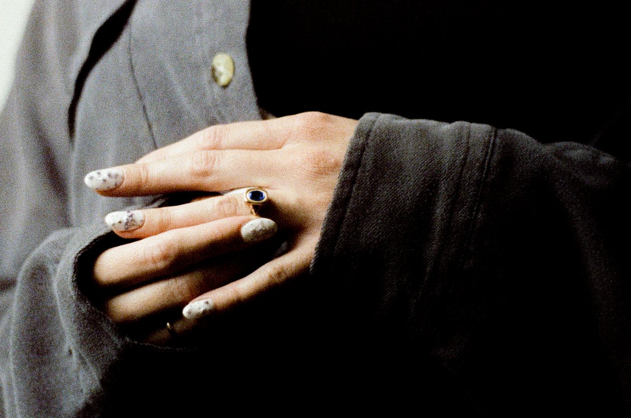 Graveshire Ring / yellow gold + blue sapphire