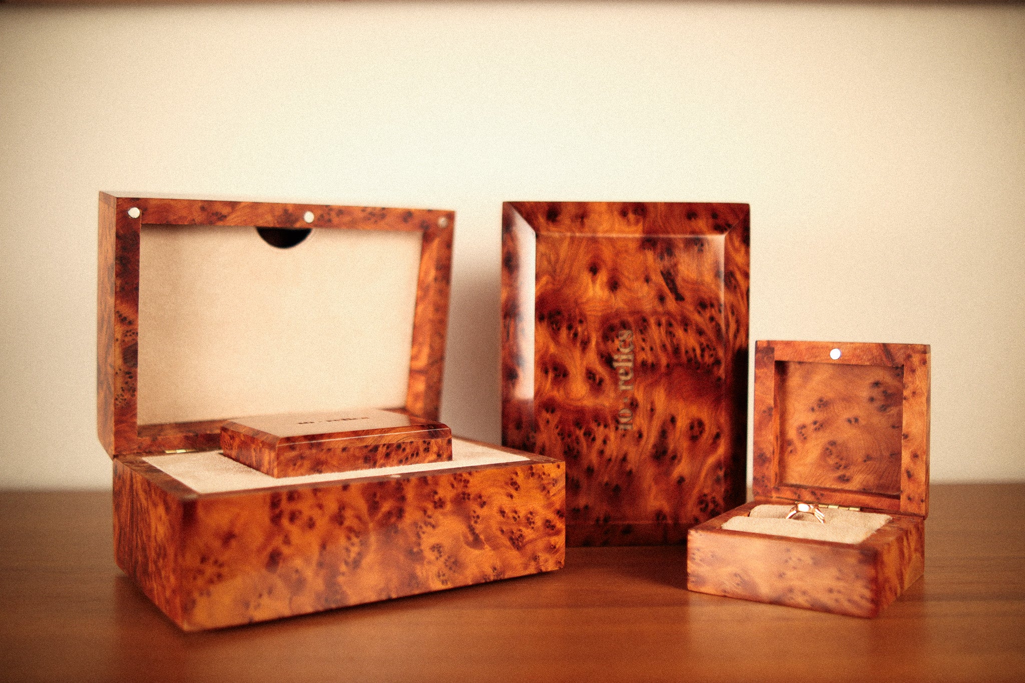 Graveshire Pendant / yellow gold + blue sapphire