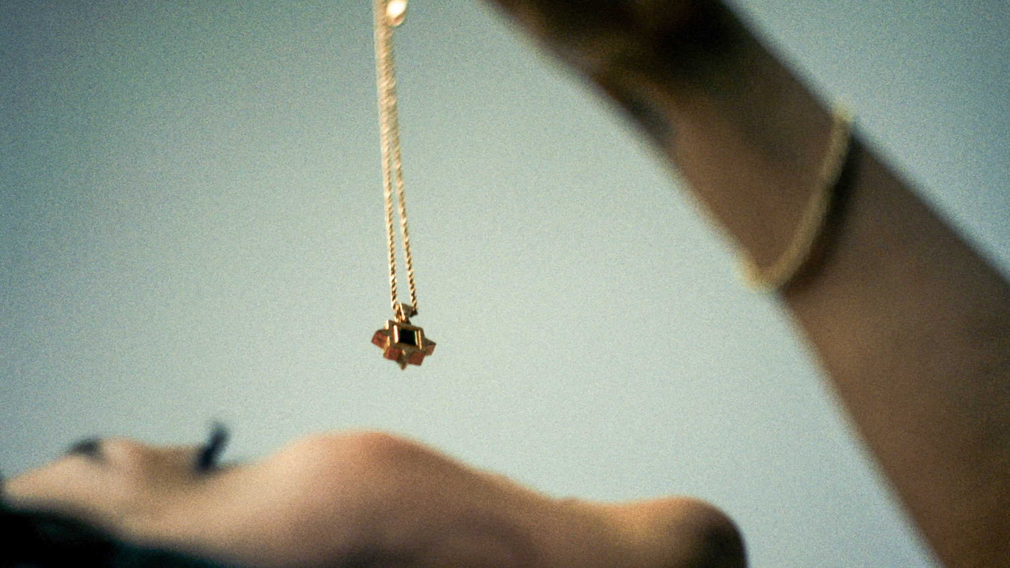 Graveshire Pendant / rose gold + emerald