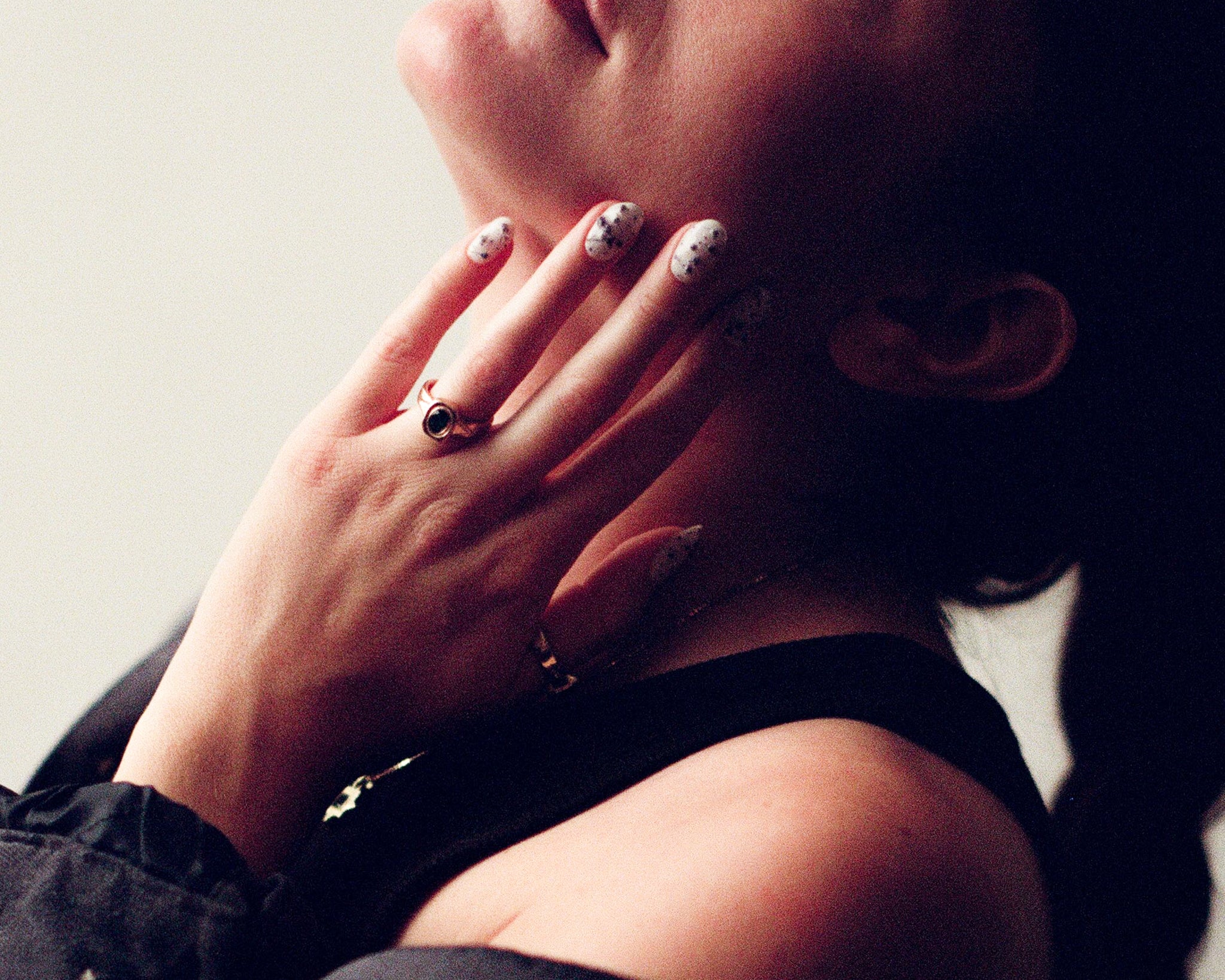 Graveshire Ring / yellow gold + blue sapphire