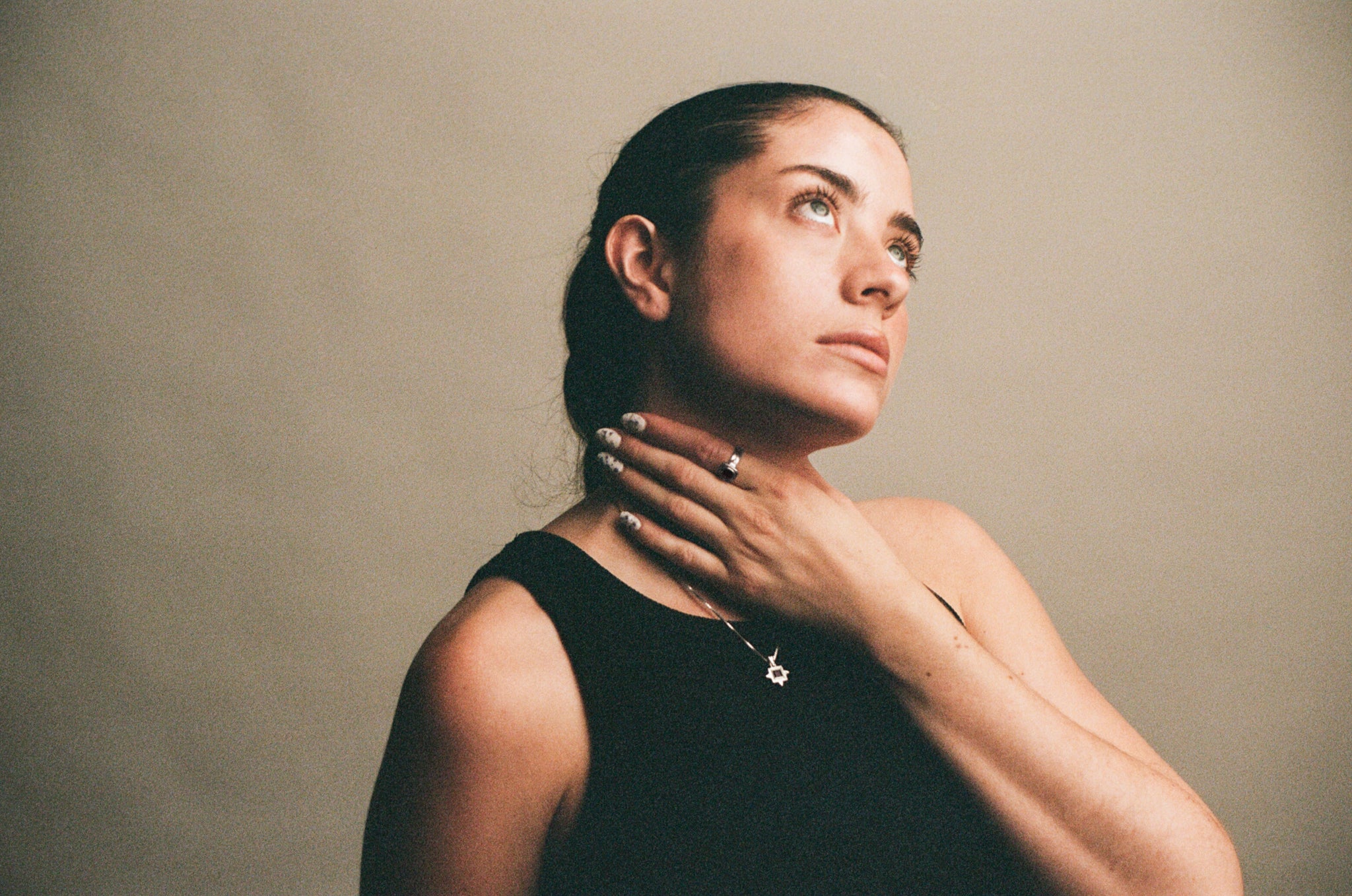 Graveshire Ring / white gold + ruby