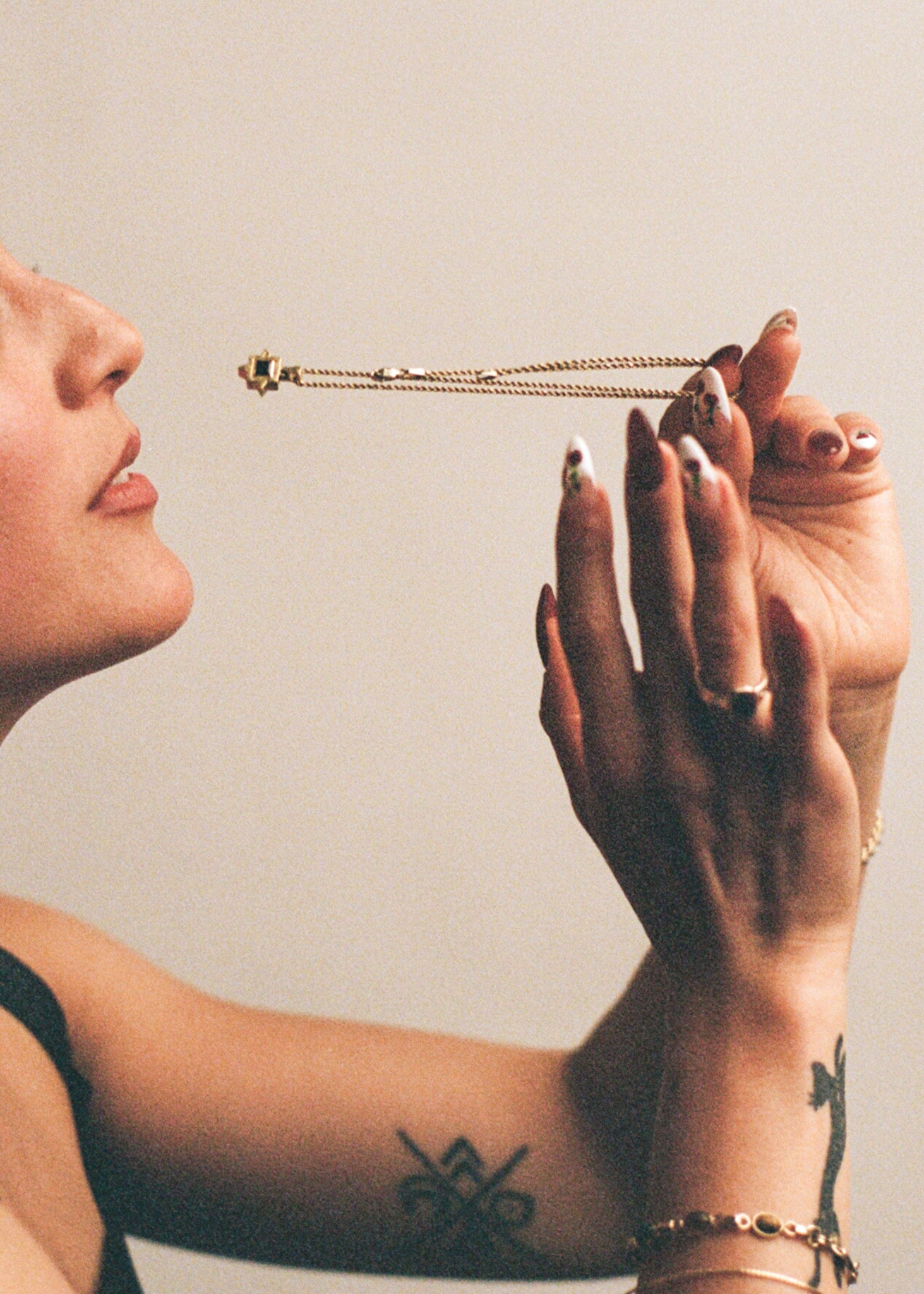 Graveshire Pendant / yellow gold + blue sapphire