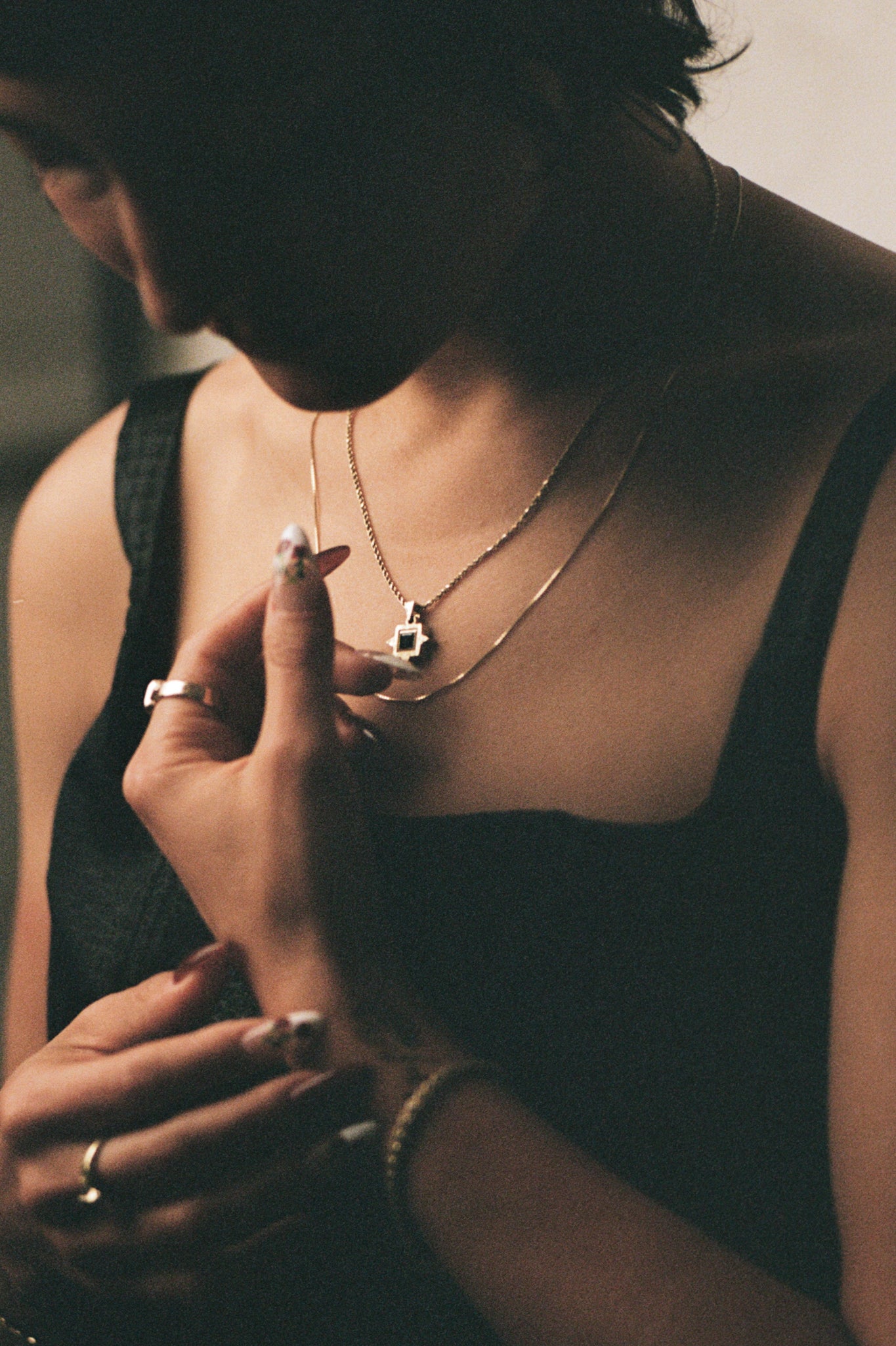 Graveshire Pendant / yellow gold + blue sapphire