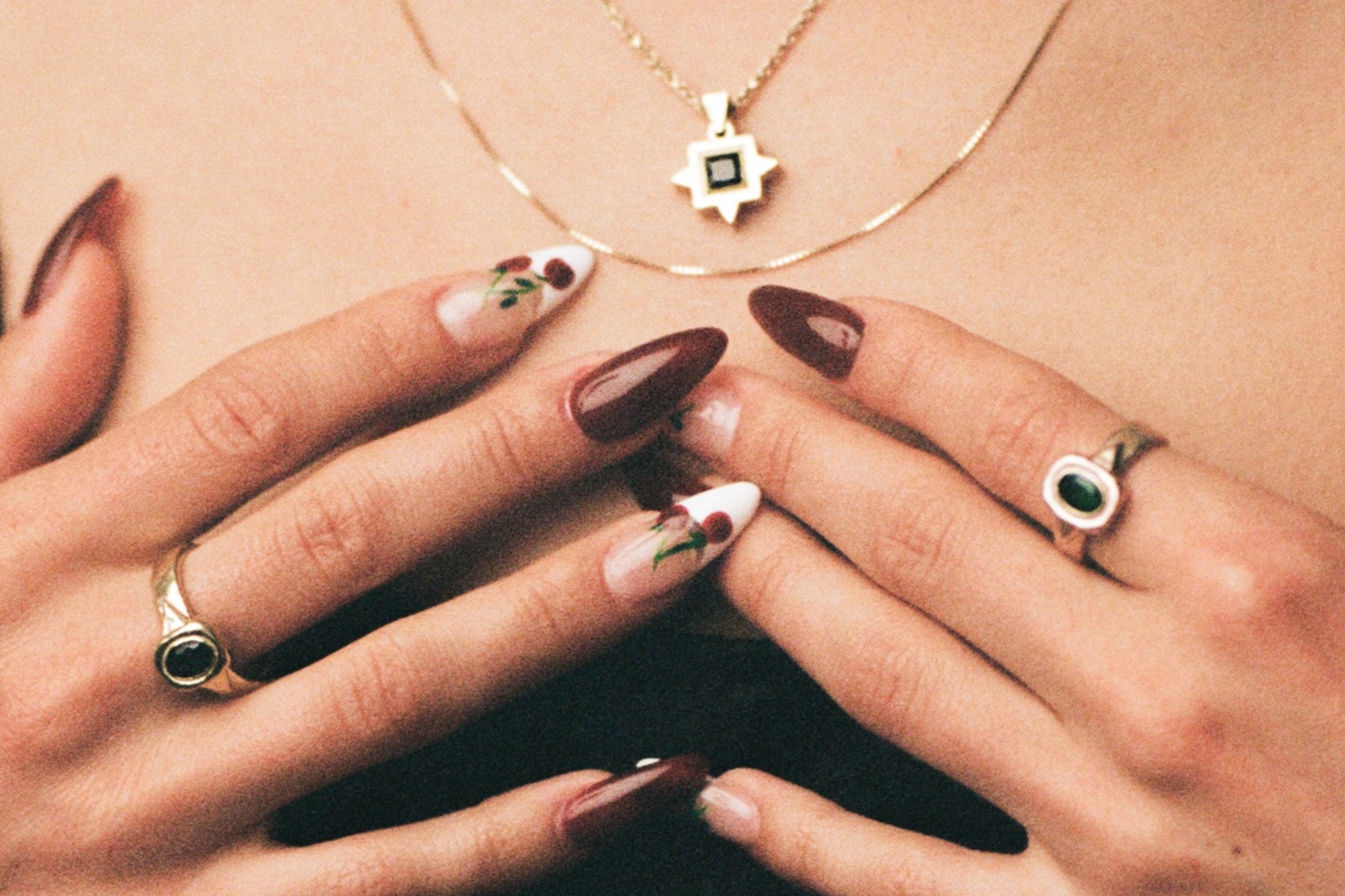 Graveshire Ring / yellow gold + blue sapphire