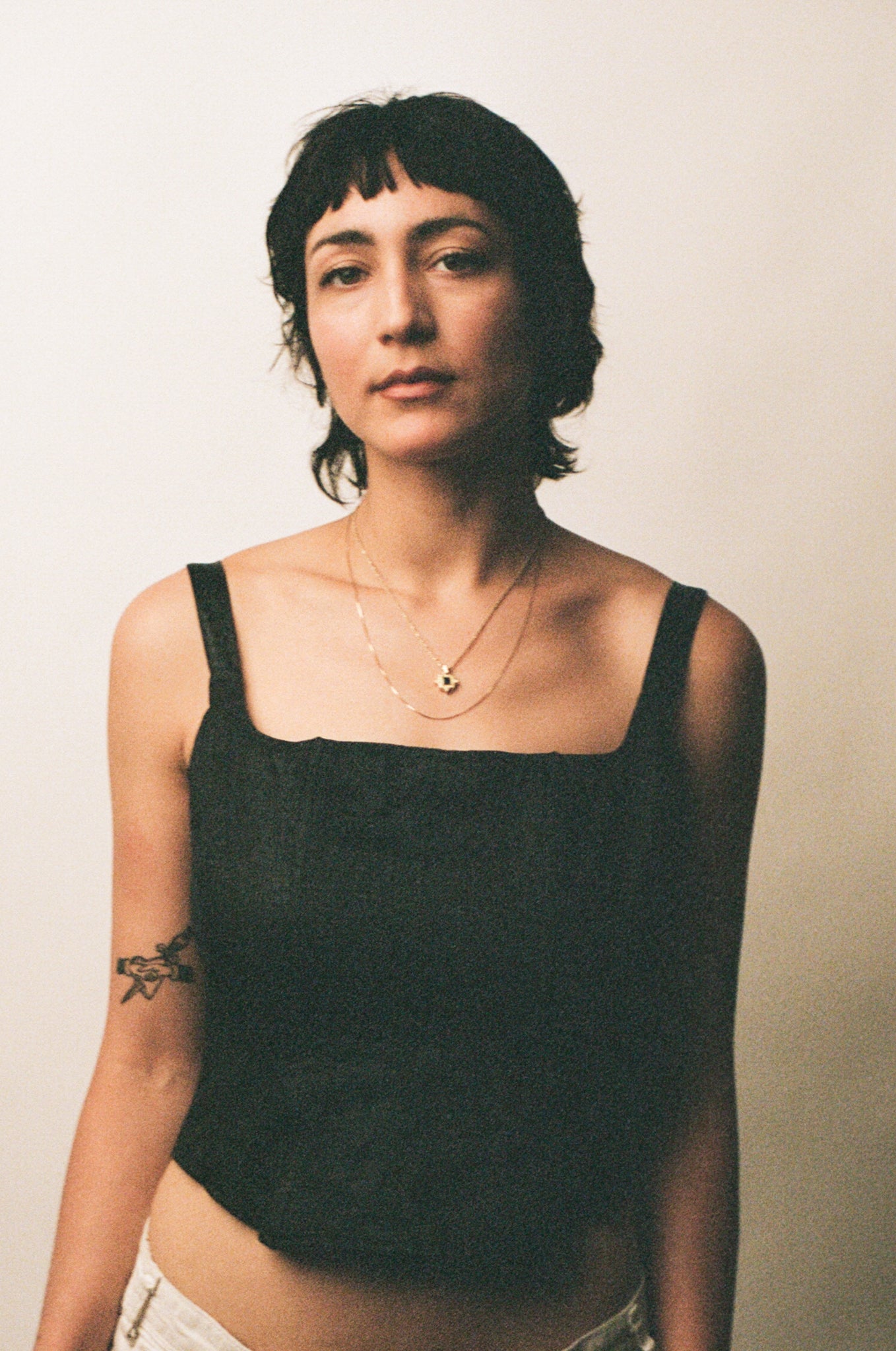 Graveshire Pendant / yellow gold + blue sapphire