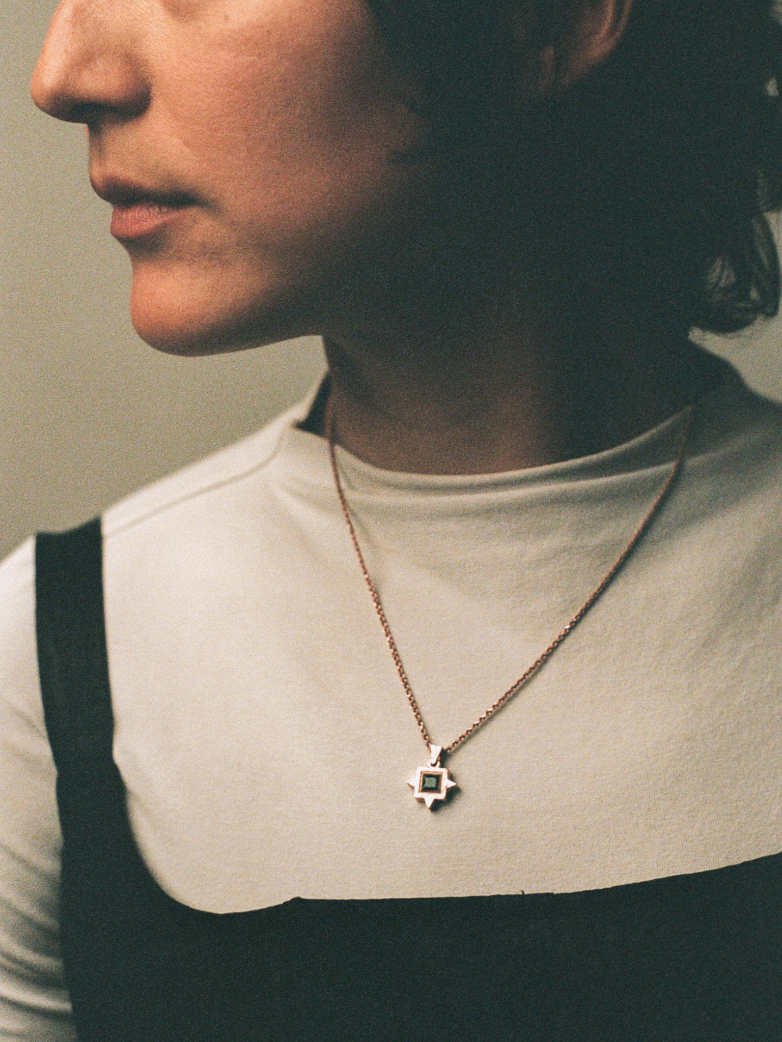 Graveshire Pendant / rose gold + emerald