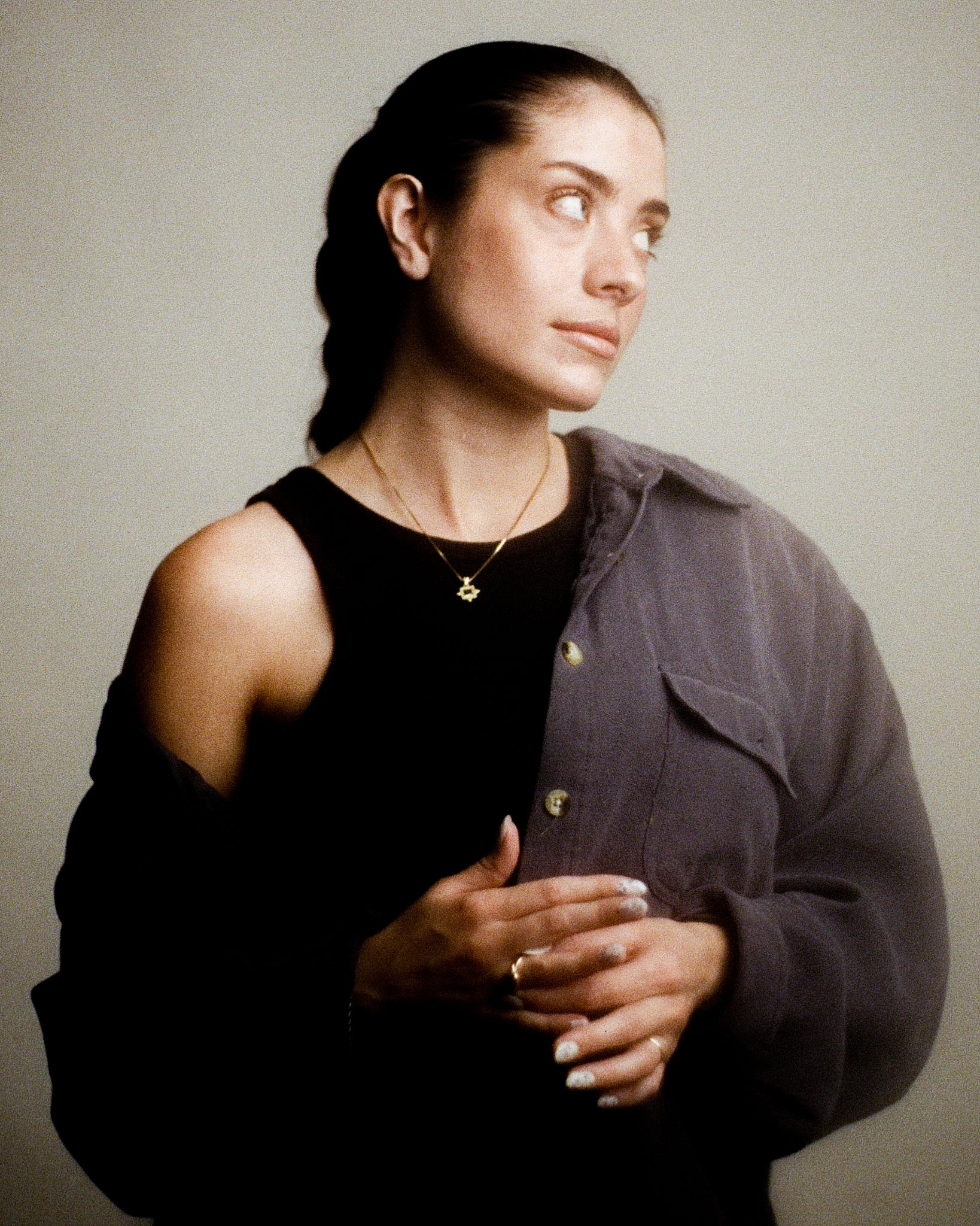 Graveshire Pendant / yellow gold + blue sapphire