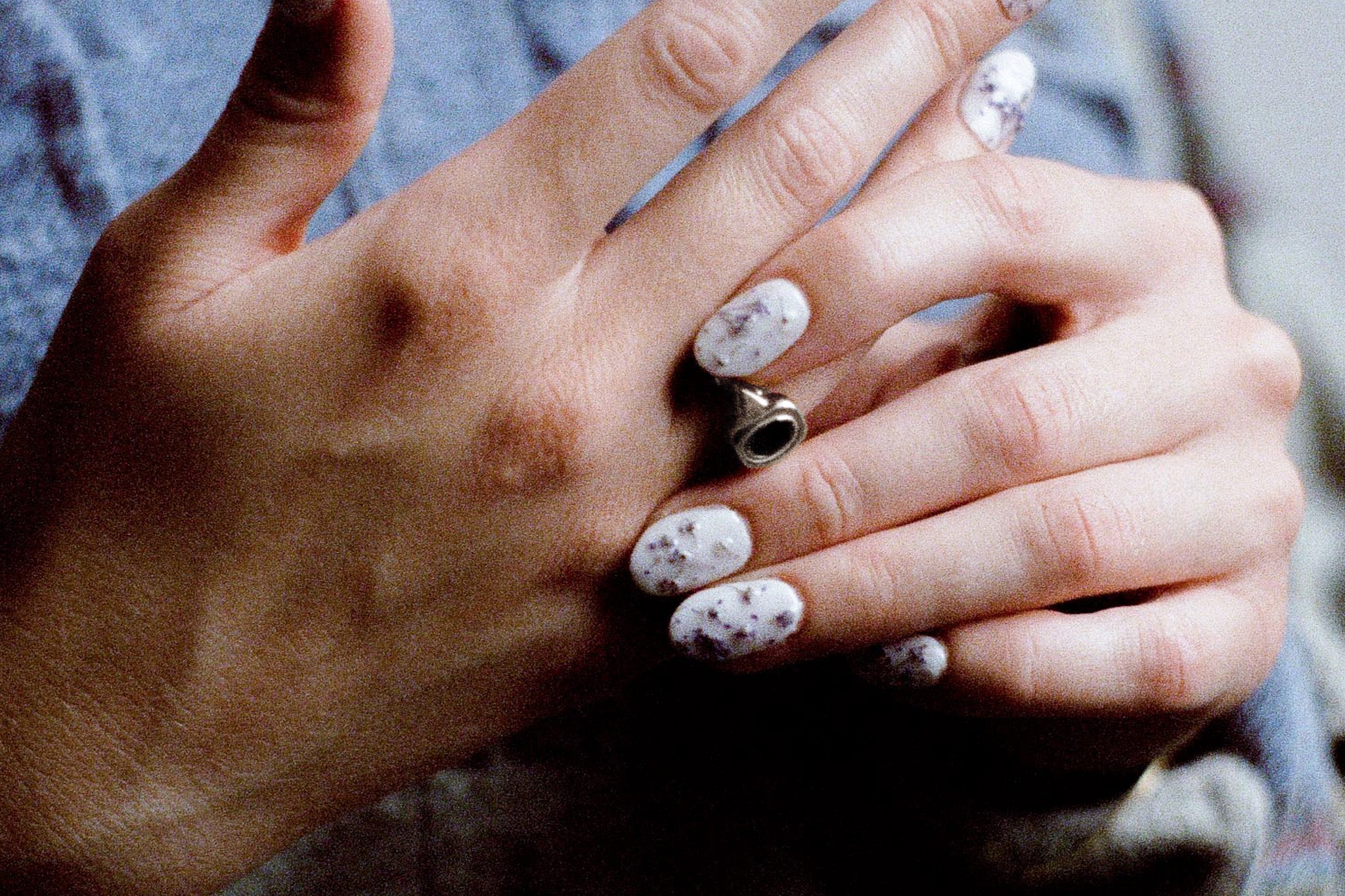 Graveshire Ring / white gold + ruby