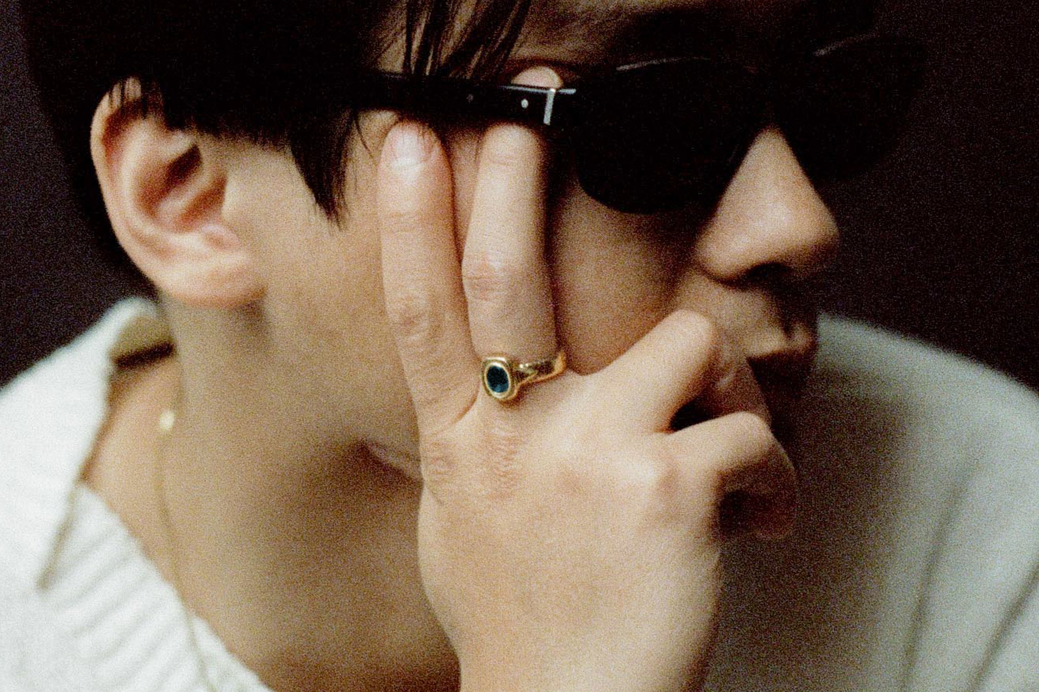 Graveshire Ring / yellow gold + blue sapphire