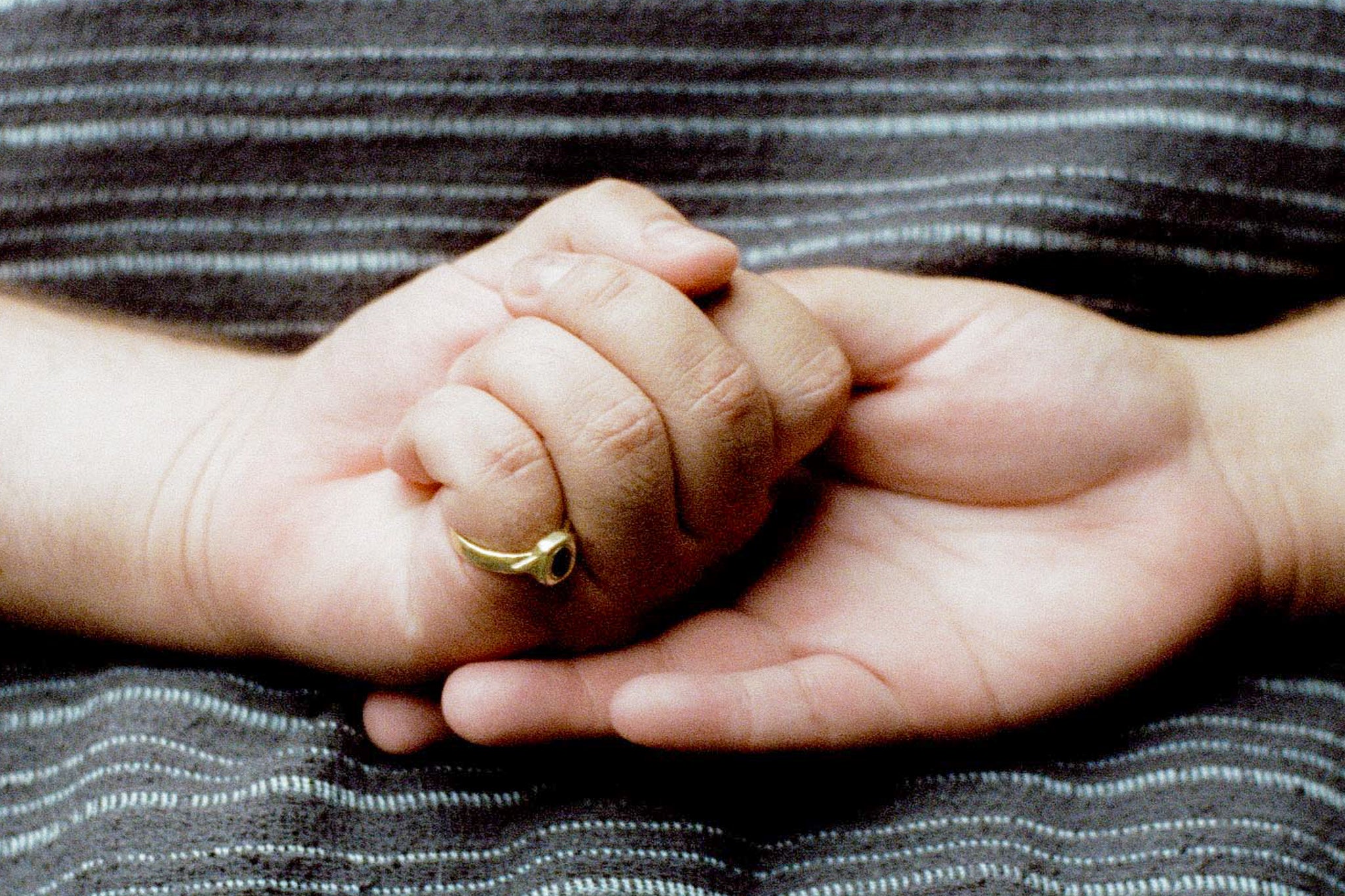 Graveshire Ring / yellow gold + blue sapphire