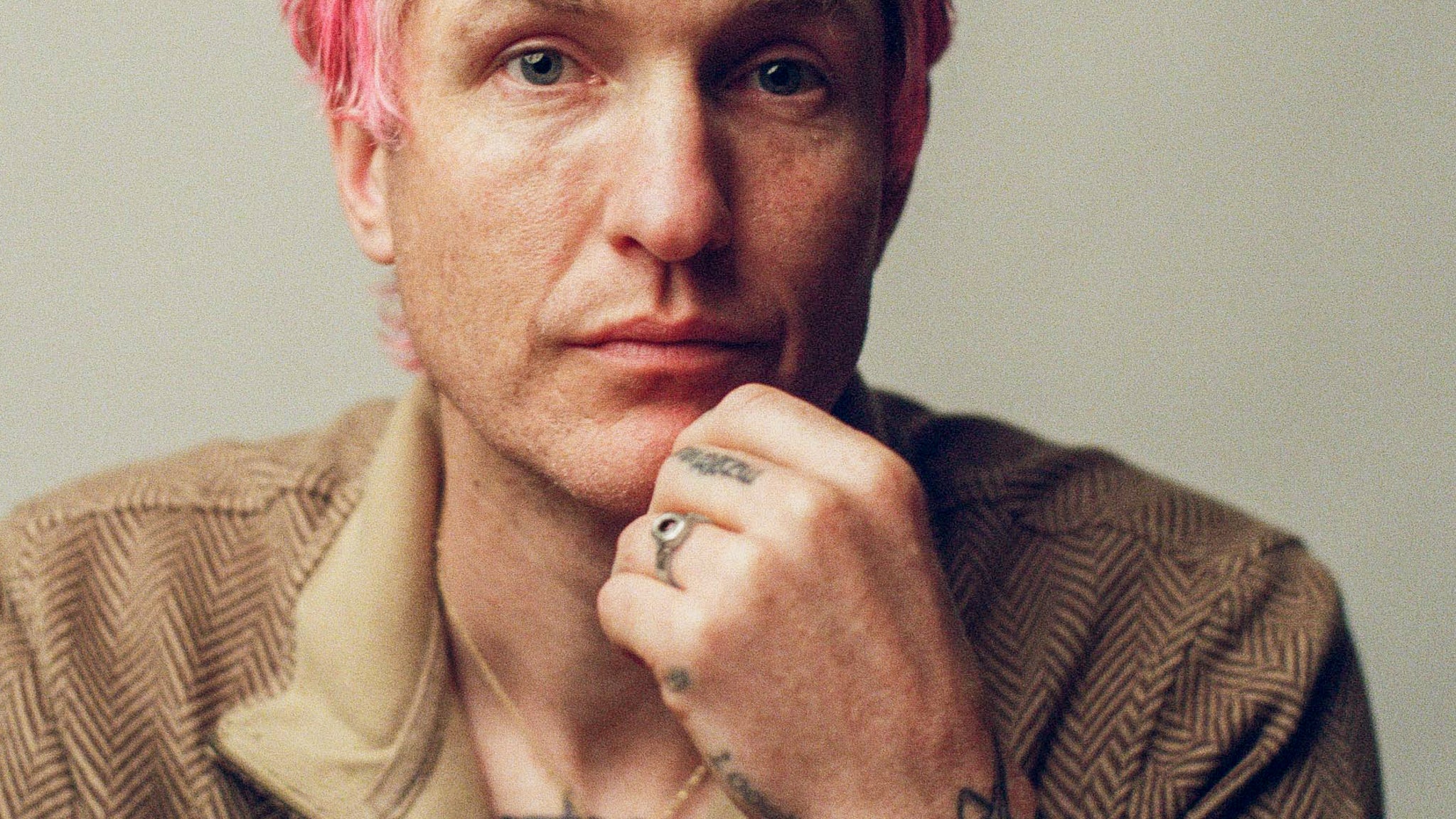 Graveshire Ring / white gold + ruby