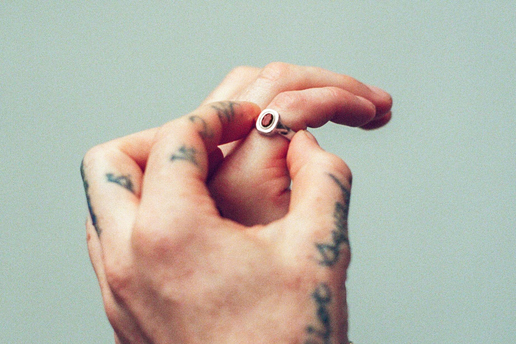 Graveshire Ring / white gold + ruby