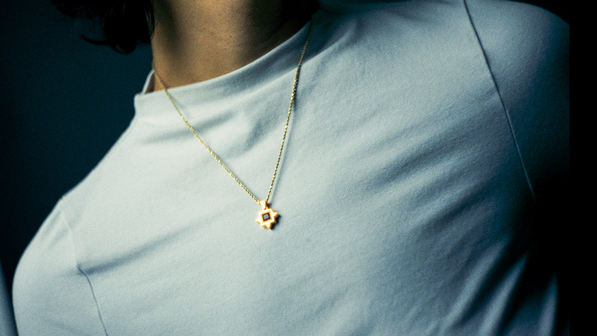 Graveshire Pendant / rose gold + emerald