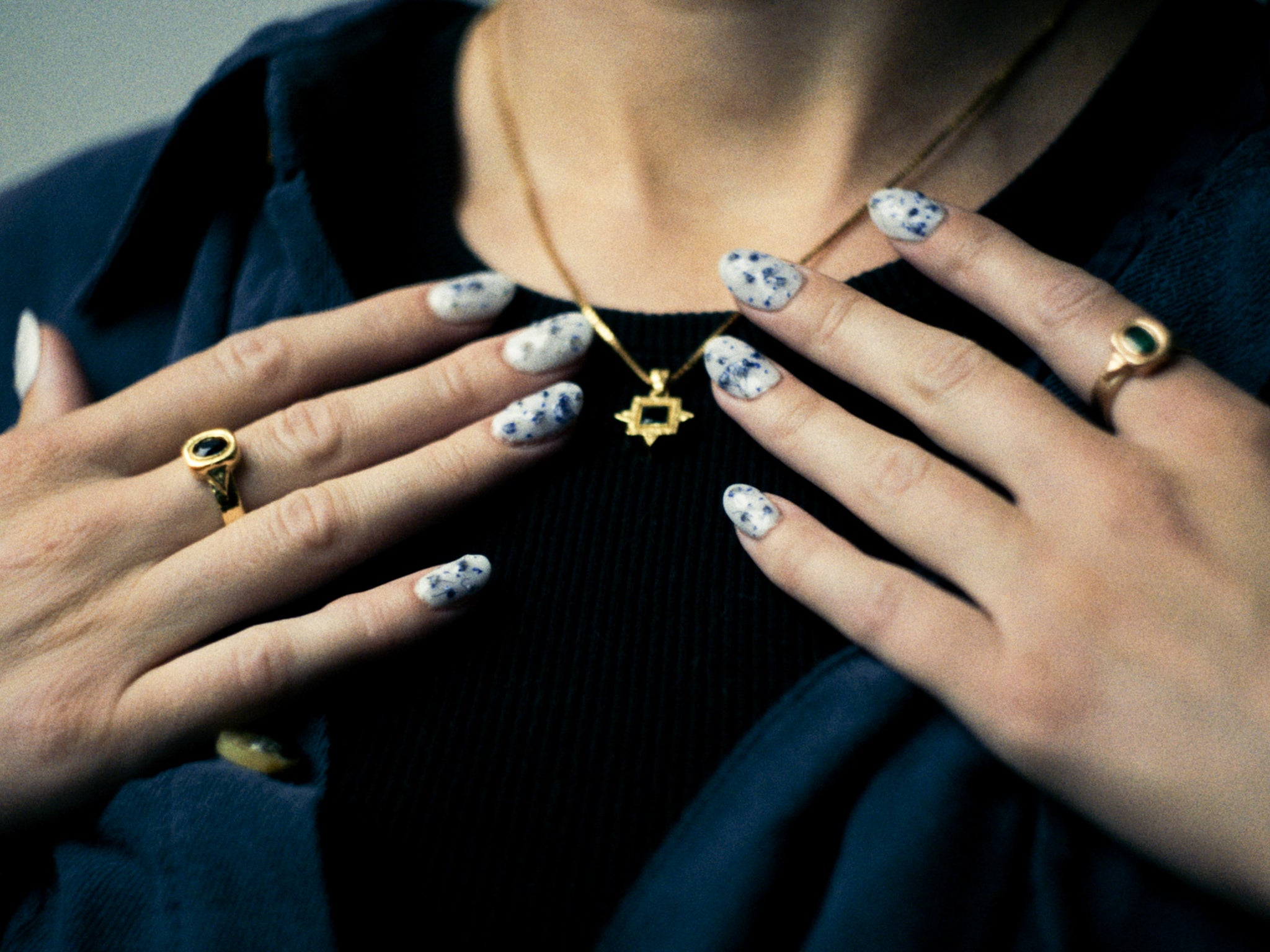 Graveshire Ring / yellow gold + blue sapphire