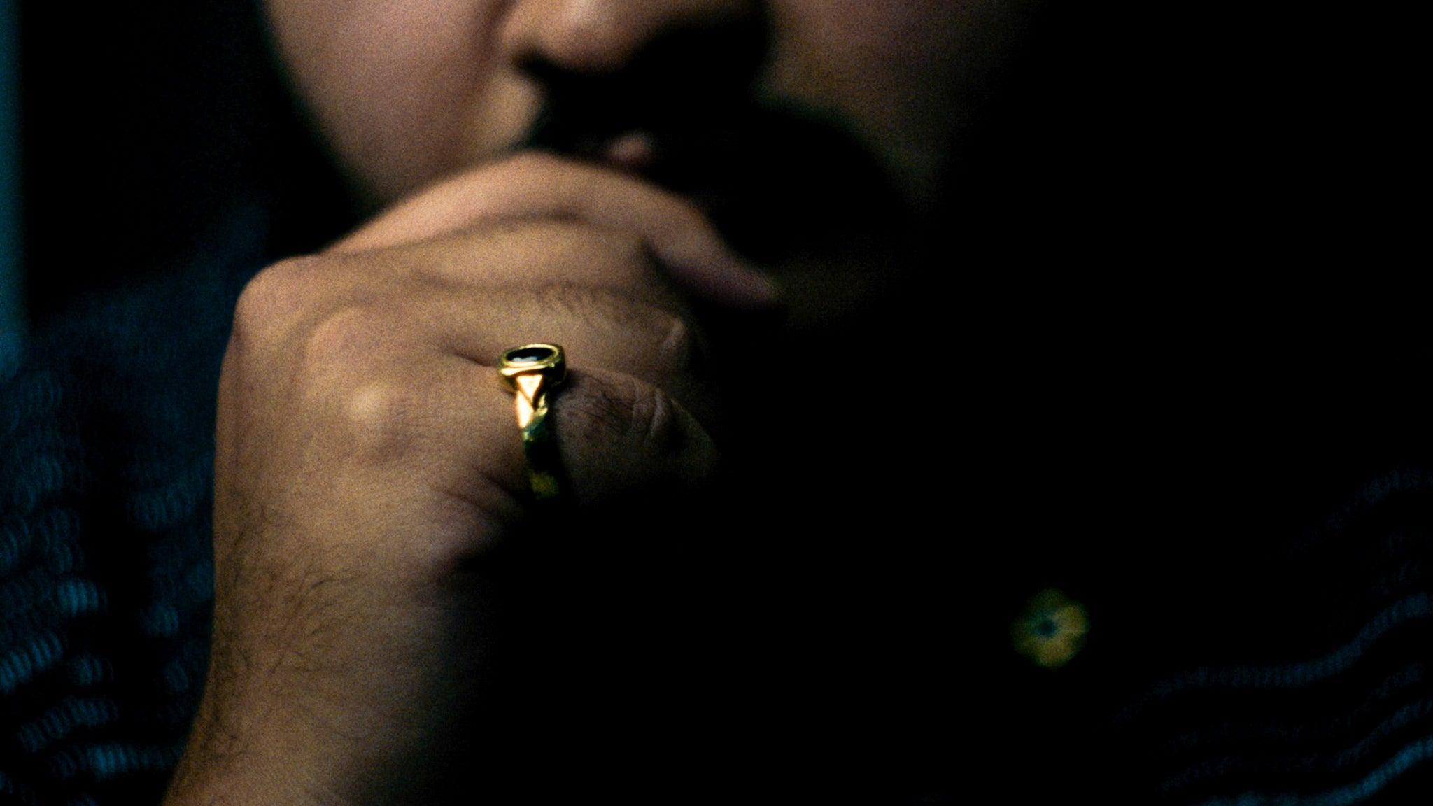 Graveshire Ring / yellow gold + blue sapphire